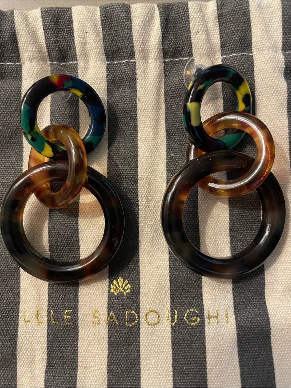Lele Sadoughi Tortoiseshell and Multicolor Linked Resin Hoop Earrings